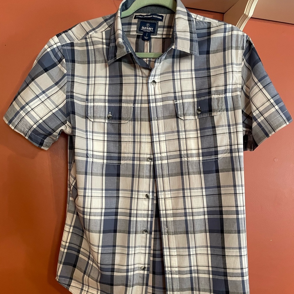Old Navy men’s short sleeve plaid shirt